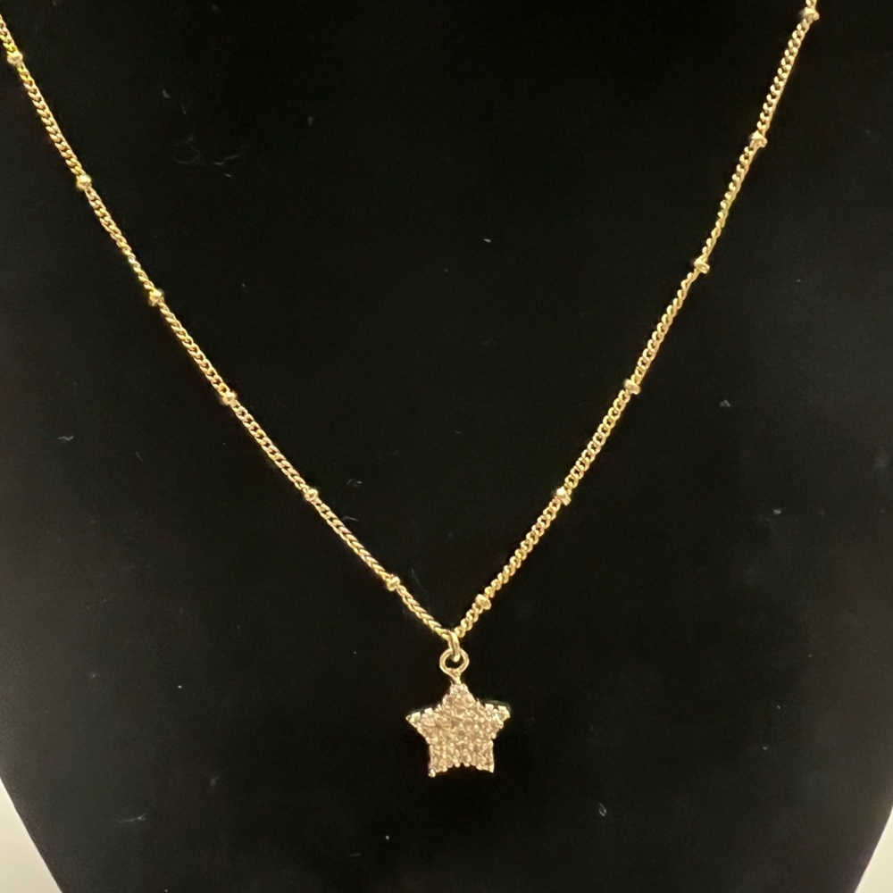 💜3/$20 New Gold-tone Dainty Necklace with sparkly little star